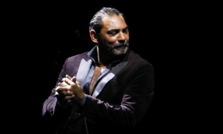 El flamenco de Pepe Luis Carmona con 42 artistas en el escenario